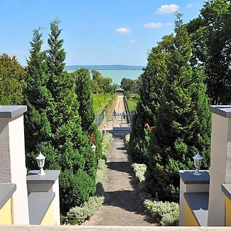 Σαλέ Sir David Balaton Castle Balatonszepezd