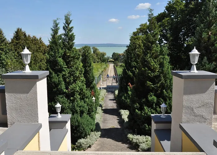 Sir David Balaton Castle 鲍洛通塞派兹德
